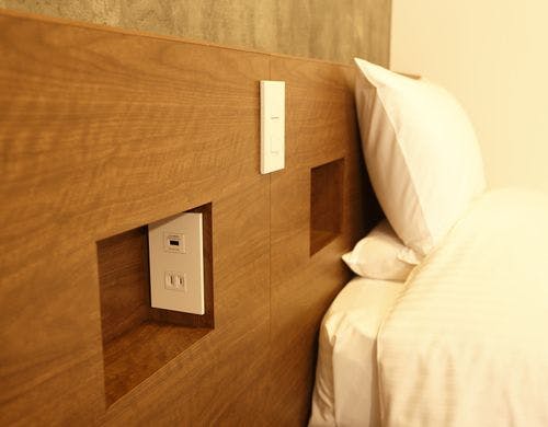 枕元コンセント