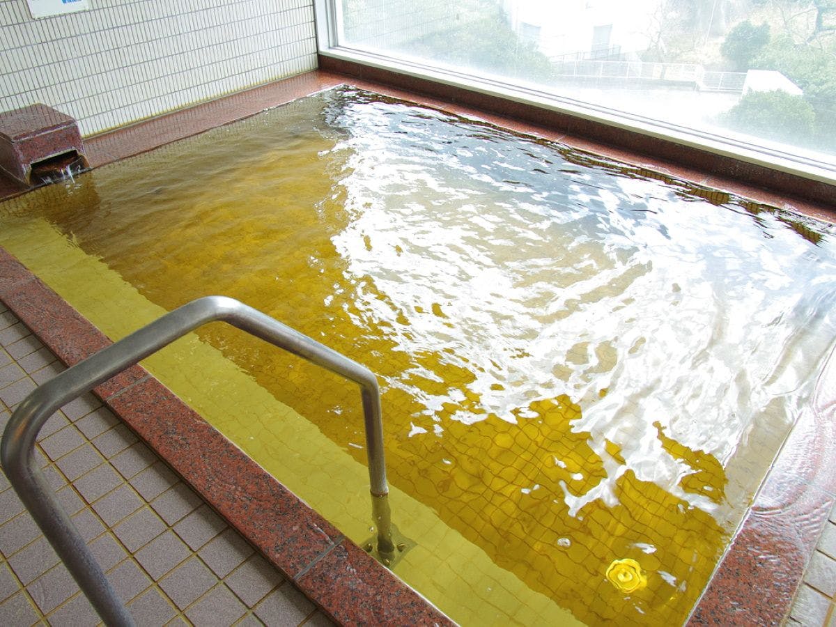 เพลิดเพลินกับน้ำพุร้อนธรรมชาติ