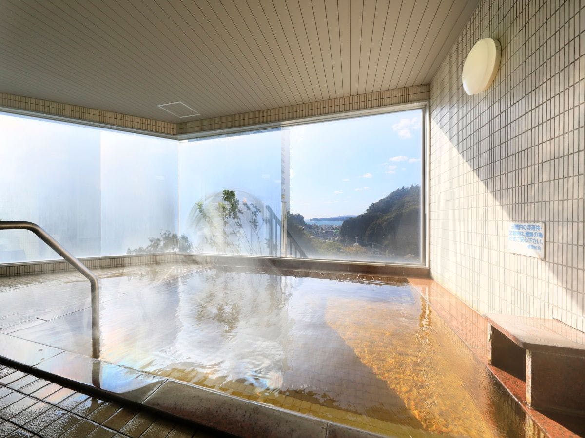 น้ำพุร้อนคัตสึอุระ "ไกโบะ โนะ ยุ"