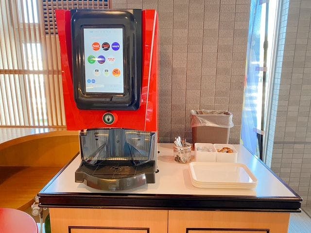 Layanan minuman ringan gratis  
Isi ulang sepuasnya  