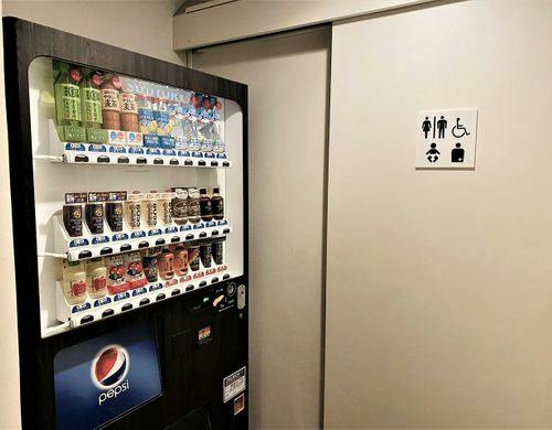 【自動販売機・共用トイレ】