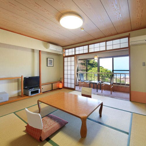 ห้องสไตล์ญี่ปุ่นพร้อมอ่างอาบน้ำหรือห้องอาบน้ำ