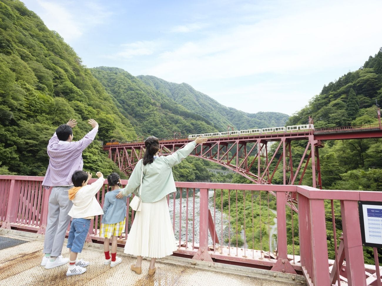 รถไฟทร็อคโกะหุบเขาคุโรเบะ