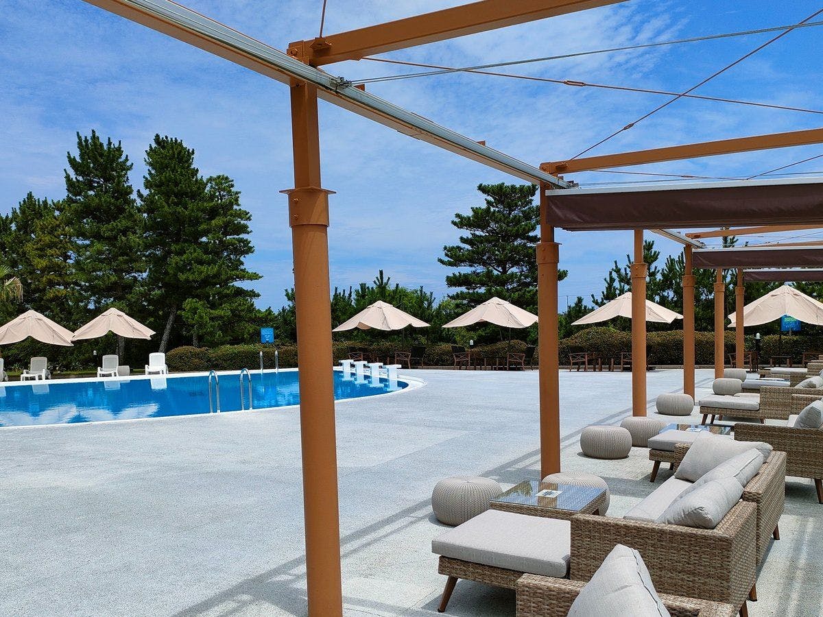 숙소 이용객 전용 가든 풀 (여름철 운영)