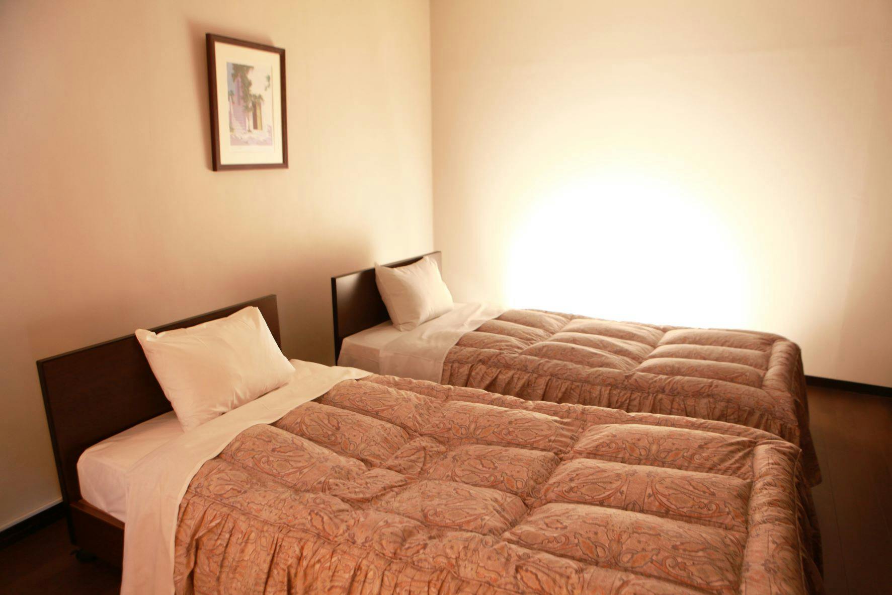 Kamar tidur suite standar.