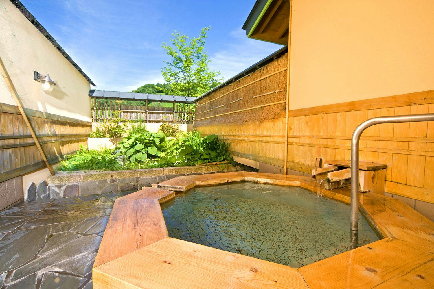 Okutone Onsen Hotel Sunbird