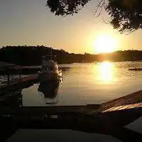 Cahaya matahari pagi menyinari ruang peribadi