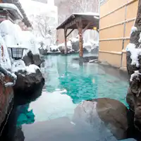 บ่อน้ำพุร้อนกลางแจ้งในหุบเขา (ฤดูหนาว)