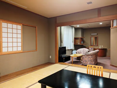 ห้องสไตล์ญี่ปุ่น 12 เสื่อทาทามิ + ห้องรับแขก