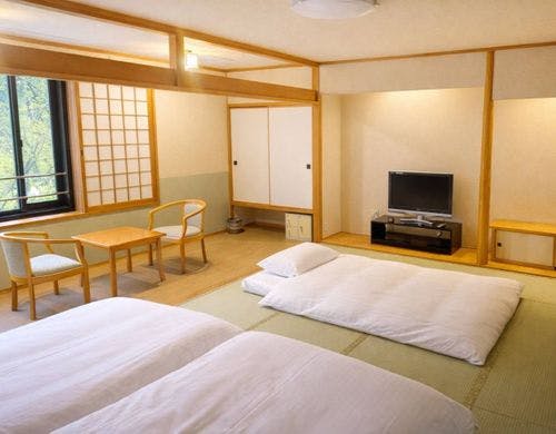 【禁煙】和室ツイン(ベッド2台＋お布団1組)