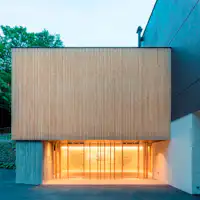 ภายนอกทางเข้า