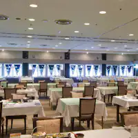 ห้องรับประทานอาหารหลัก (ที่นั่งแบบเก้าอี้และโต๊ะ)