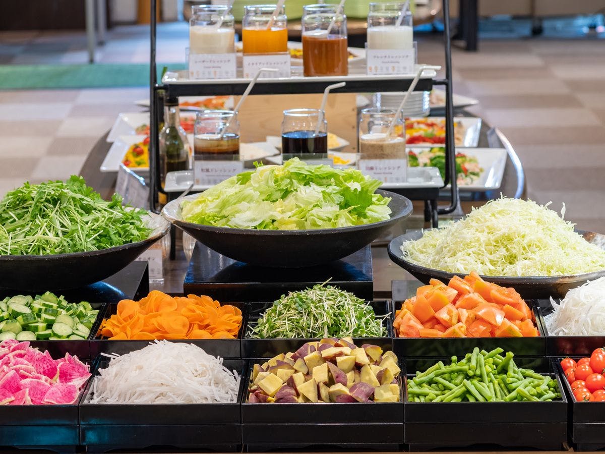 【บุฟเฟ่ต์อาหารเย็น】ผักของกุนมะอร่อยมาก♪