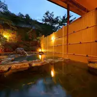 บ่อน้ำพุร้อนกลางแจ้งสำหรับผู้หญิง