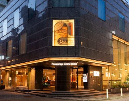 中島屋グランドホテル外観（夜）