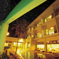 มองเห็นทะเลได้จากทั่วทั้งอาคาร