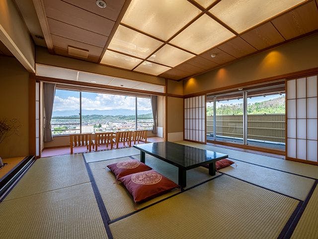 Room with open-air bath, 12.5 tatami mats.