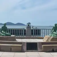 รูปปั้นนางเงือกที่ชายหาดหงส์หน้าสิ่งอำนวยความสะดวก