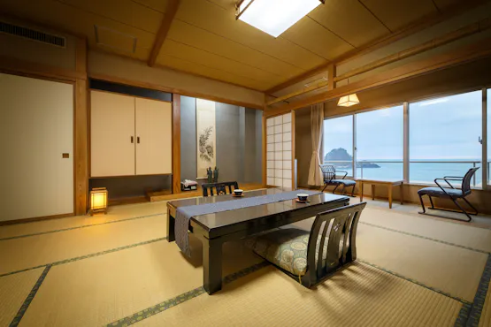 ห้องพักสไตล์ญี่ปุ่นขนาด 10 เสื่อพร้อมวิวทะเล