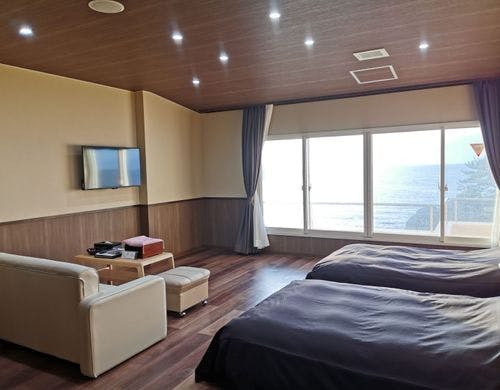 洋室ベッド３台403