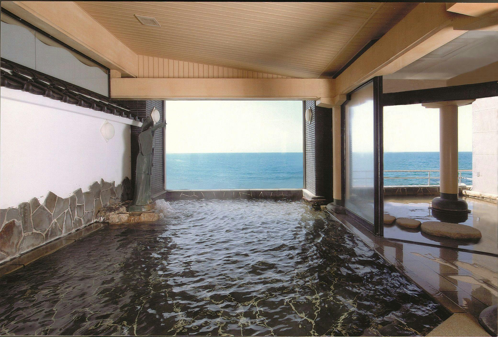 ห้องอาบน้ำรวมอาคารตะวันตก