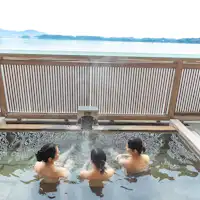 บ่อน้ำพุร้อนกลางแจ้งสำหรับผู้หญิง