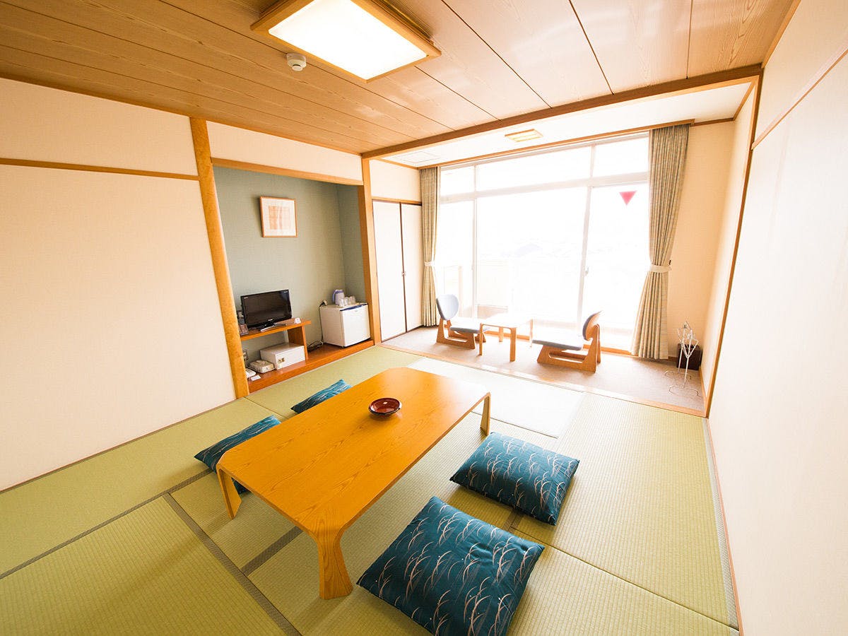 ห้องสไตล์ญี่ปุ่น 8 เสื่อทาทามิ ฝั่งภูเขา