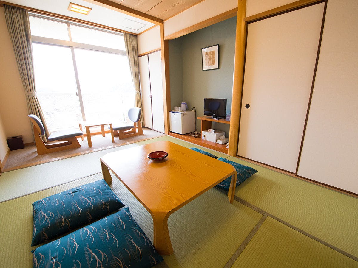 ห้องสไตล์ญี่ปุ่น 6 เสื่อทาทามิ ฝั่งภูเขา