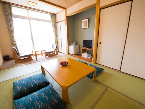 ห้องสไตล์ญี่ปุ่น 6 เสื่อทาทามิ ฝั่งภูเขา