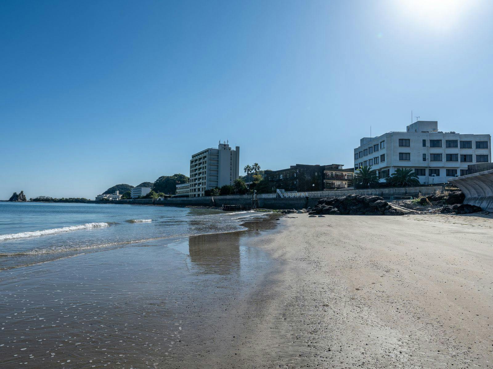 寧靜的波浪延展，勝浦之海