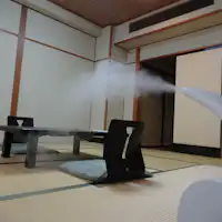 Melakukan sterilisasi ruang kamar sebelum kedatangan.