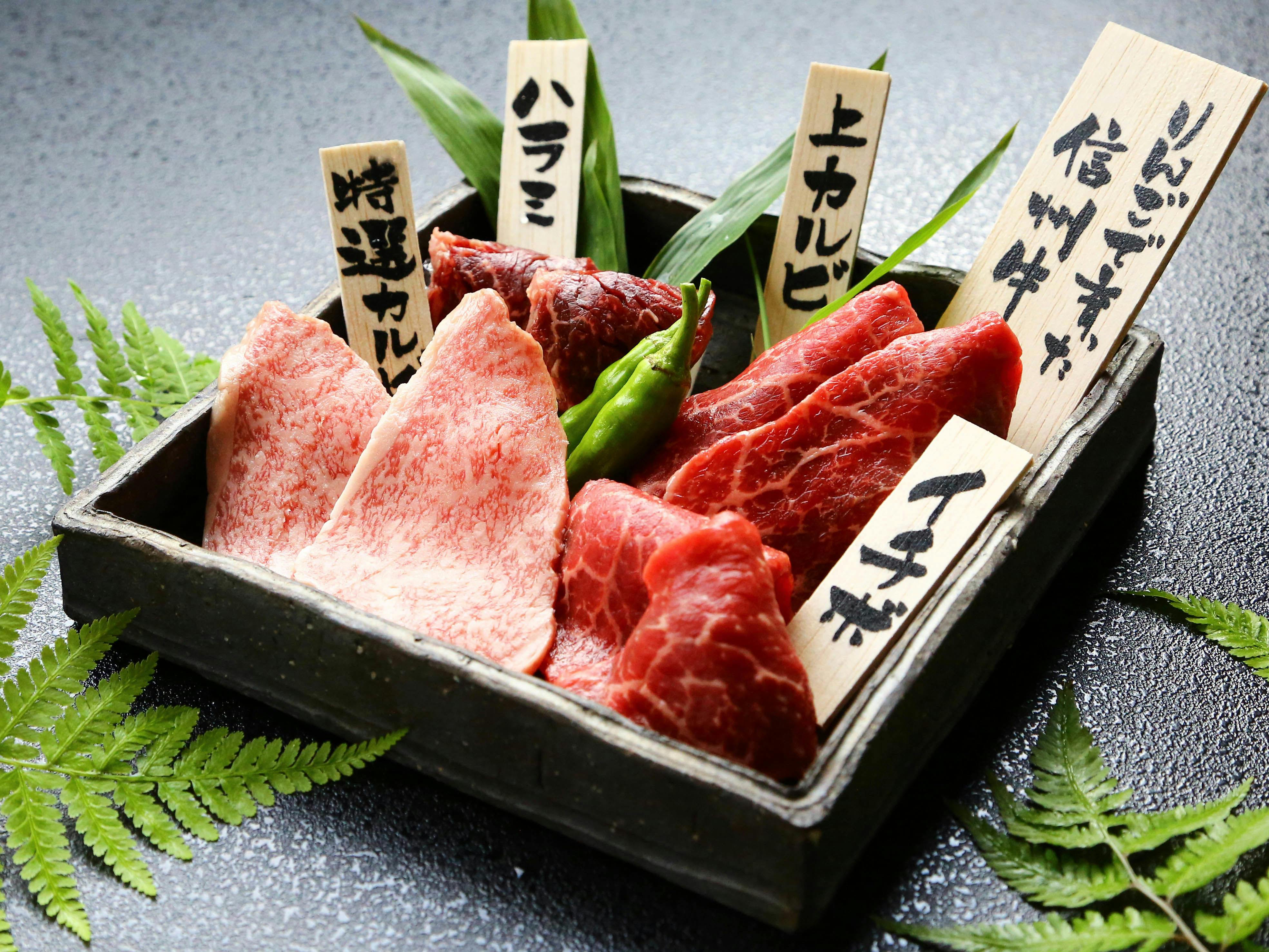 Daging lembu Shinshu yang dibesarkan dengan epal - Perbandingan 4 jenis.