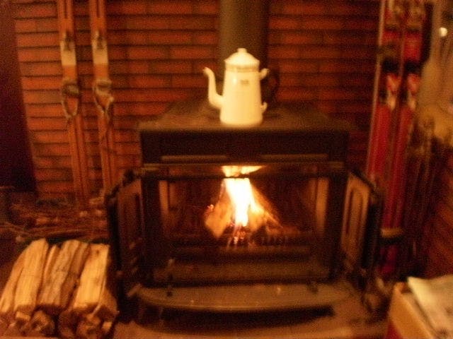 라운지의 벽난로