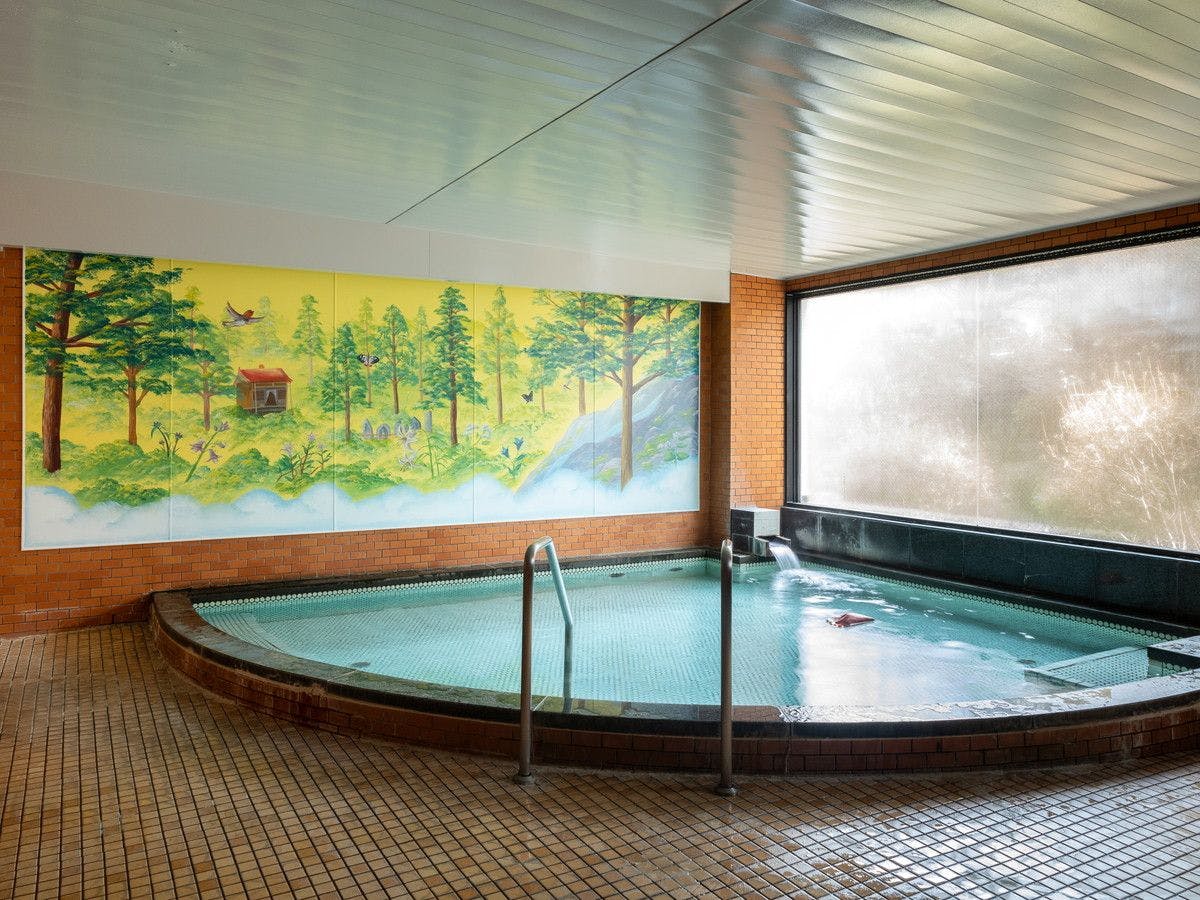 ภาพวาดในโรงอาบน้ำสาธารณะในธีม 'ธรรมชาติของคิโสะ'