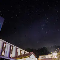 ◆ชมท้องฟ้าที่เต็มไปด้วยดวงดาวจากโรงแรมในป่า