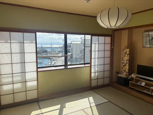 อาคารหลัก ห้องนอนแบบห้องญี่ปุ่น 6 เสื่อทาทามิ 2 ห้องติดกัน