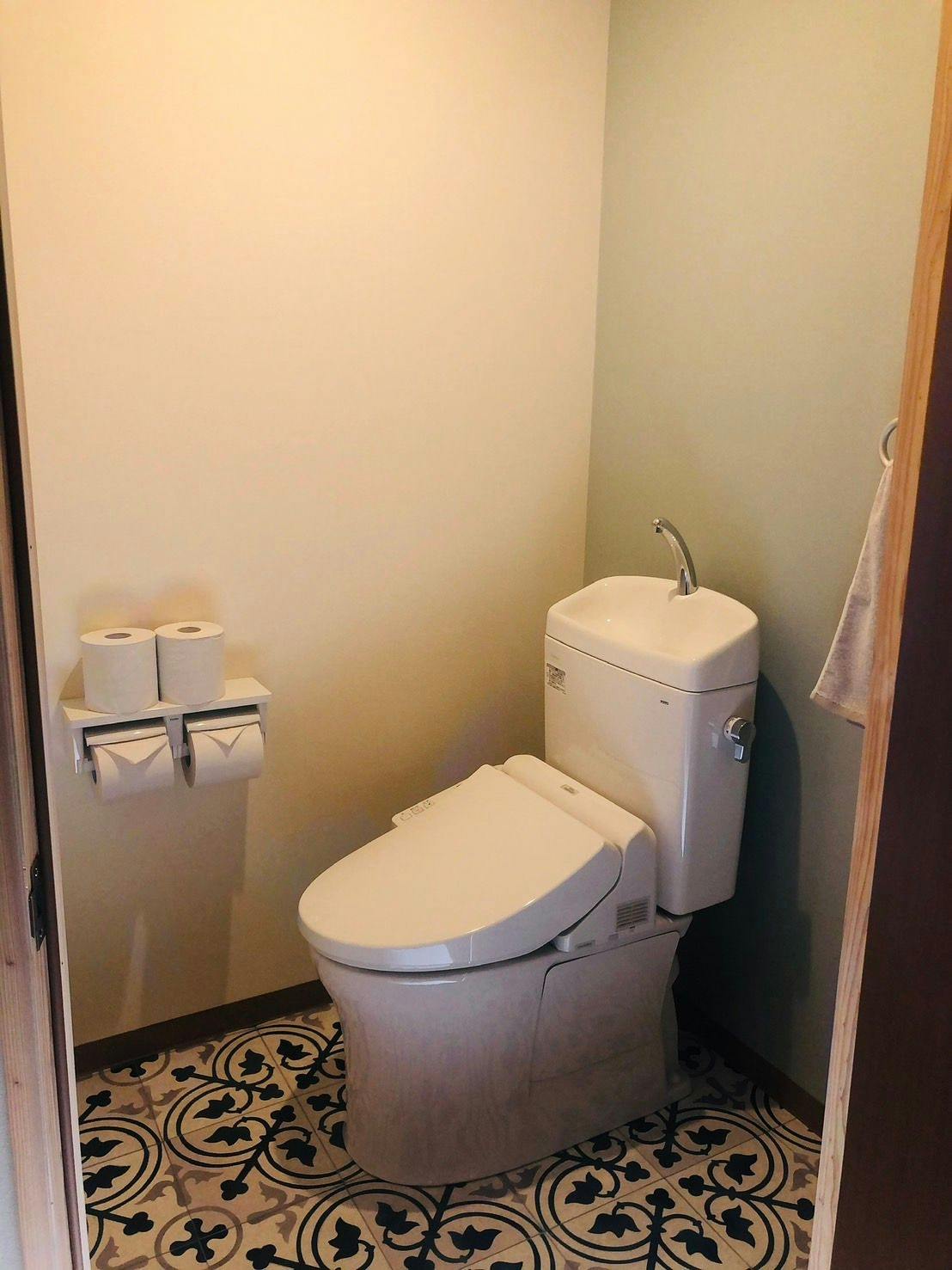 หน้าต่างเล็กของเฮิร์น (ห้องน้ำ)