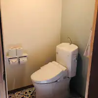 หน้าต่างเล็กของเฮิร์น (ห้องน้ำ)