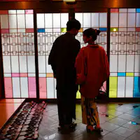 1층 입구. 한 걸음 나가면 바로 역 거리입니다.