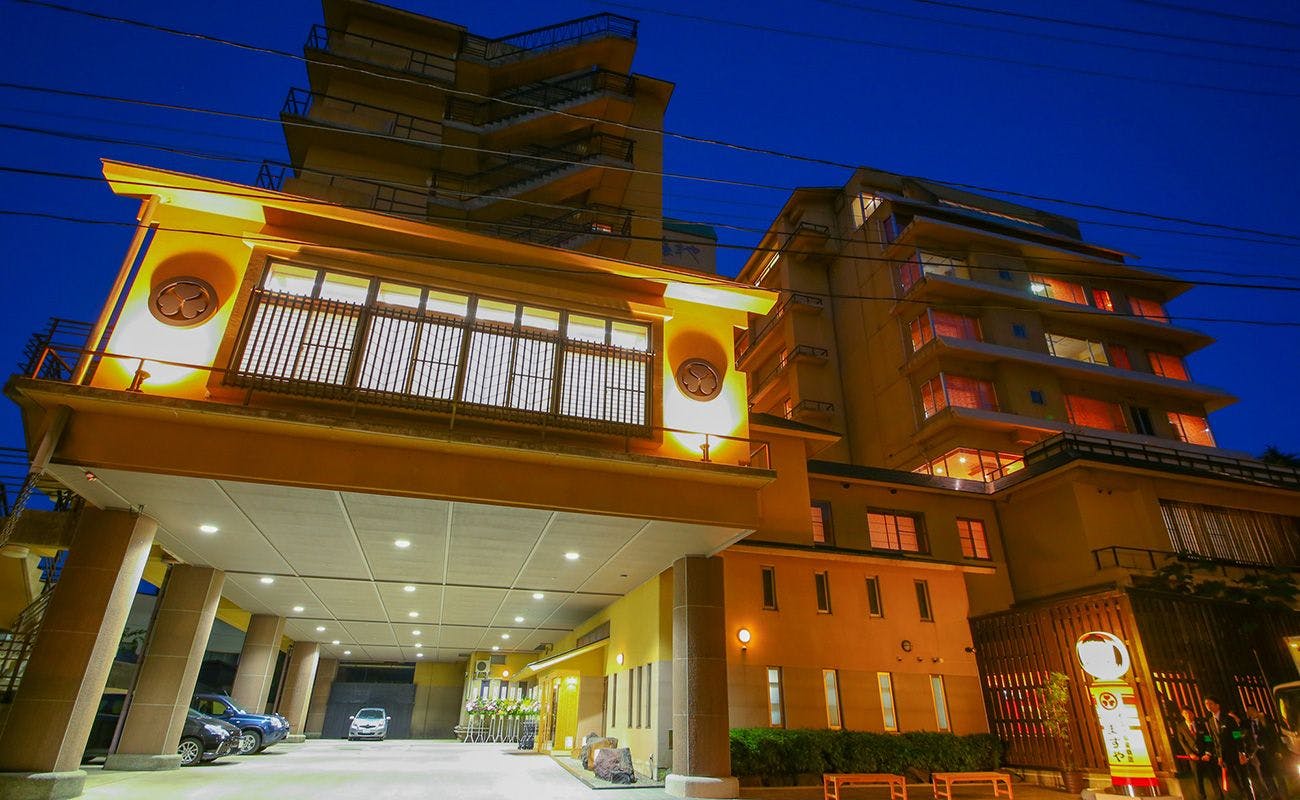 ภายนอก - กลางคืน