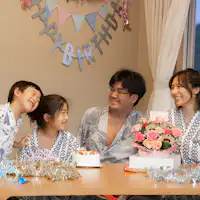 ฉลองวันเกิดของครอบครัวในห้องพัก!