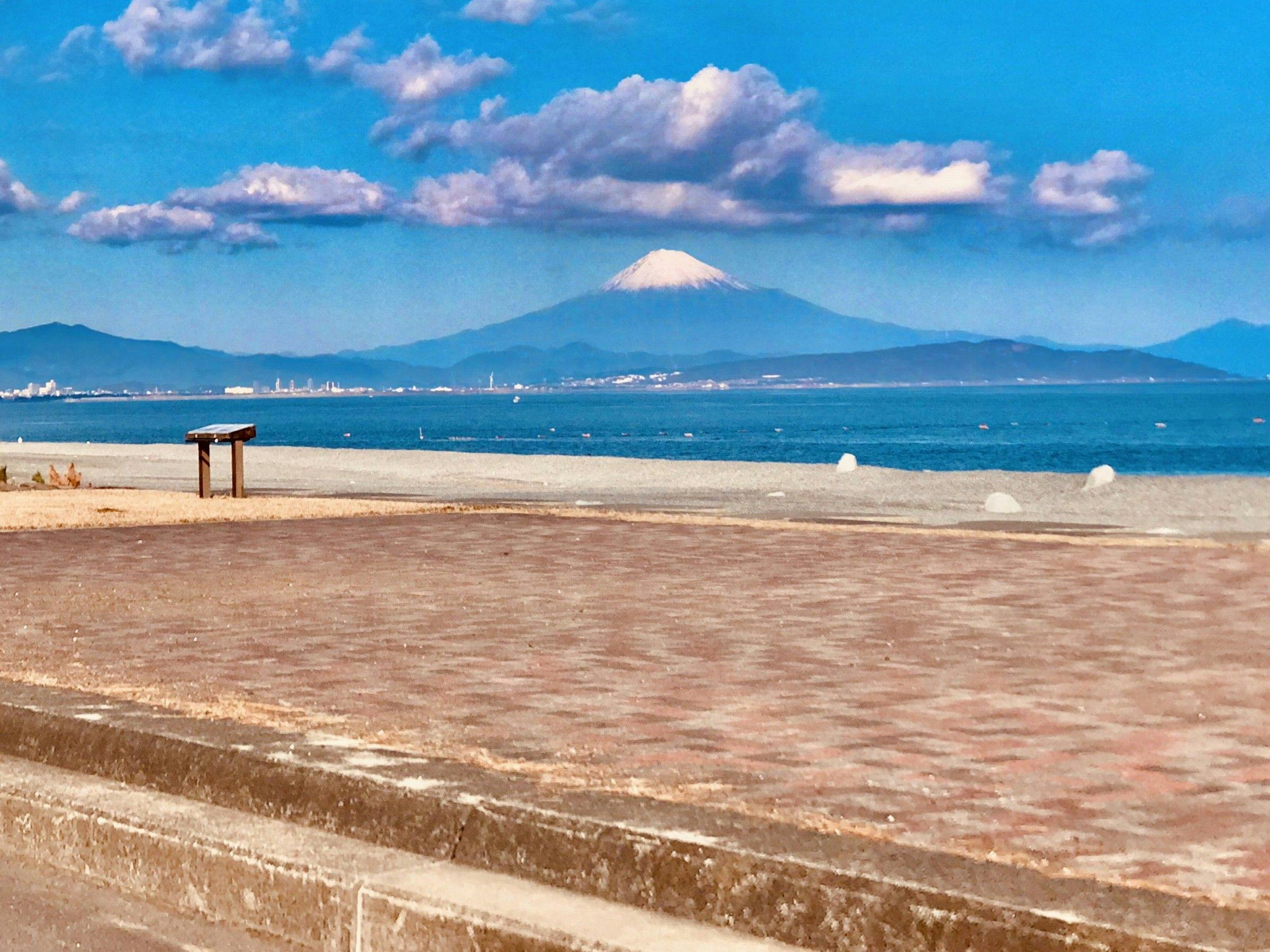 ภูเขาไฟฟูจิจากชายฝั่ง