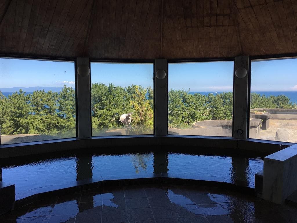 ห้องอาบน้ำสาธารณะพร้อมวิว