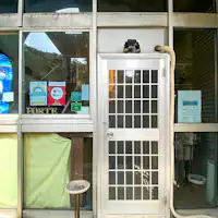 - 흡연 공간 (야외)