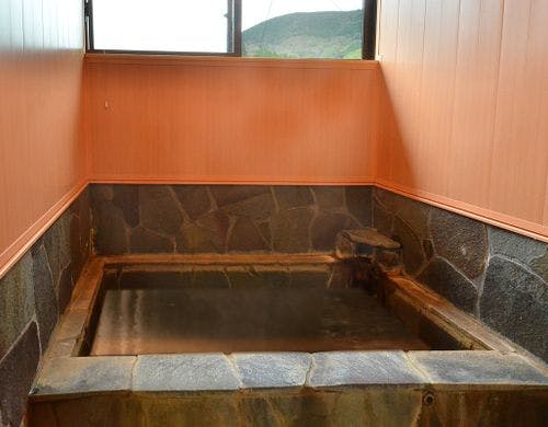 【離れ】朝霧の石風呂の内湯