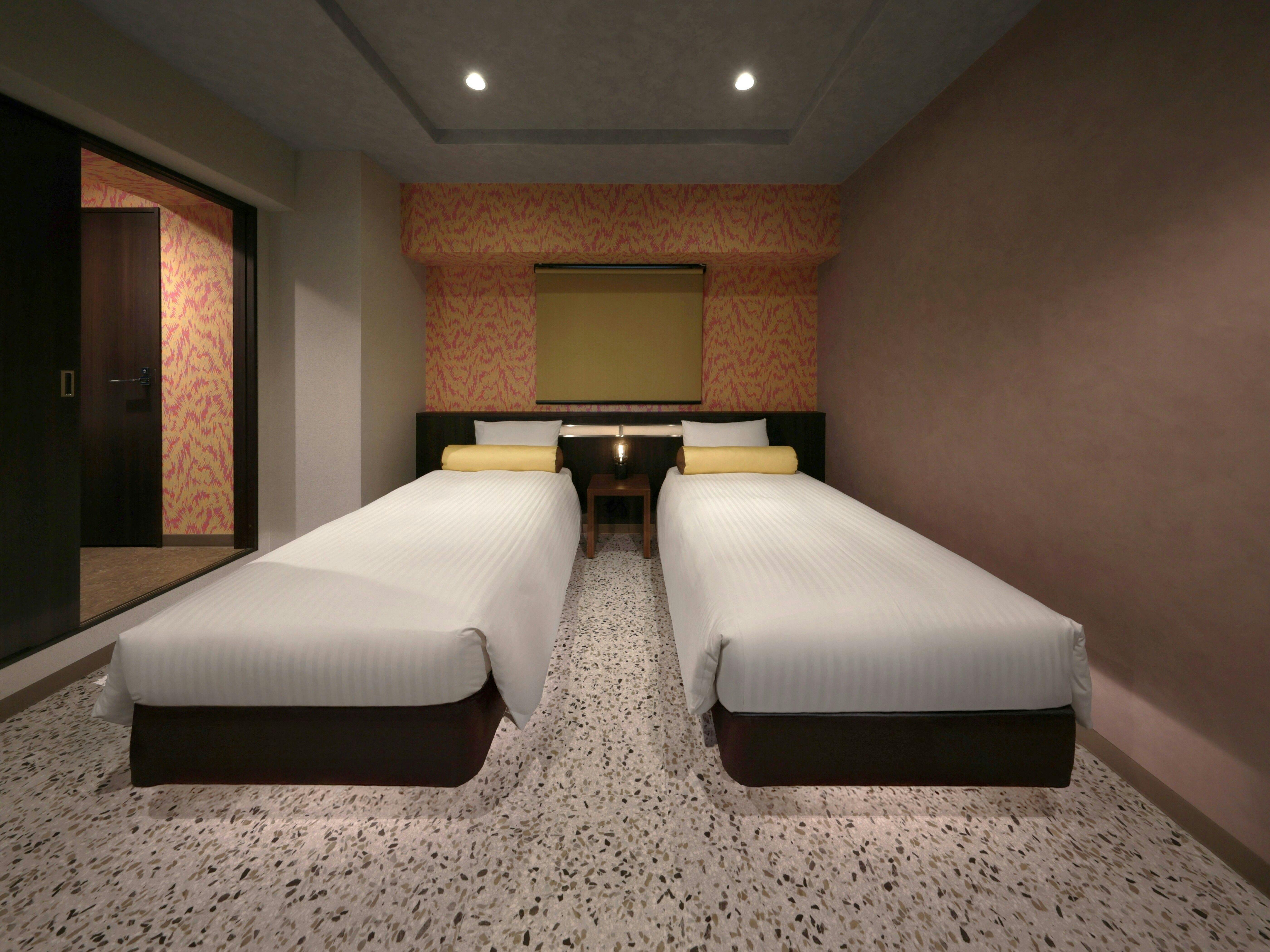 Kami menyediakan kamar twin mulai dari 16 meter persegi.