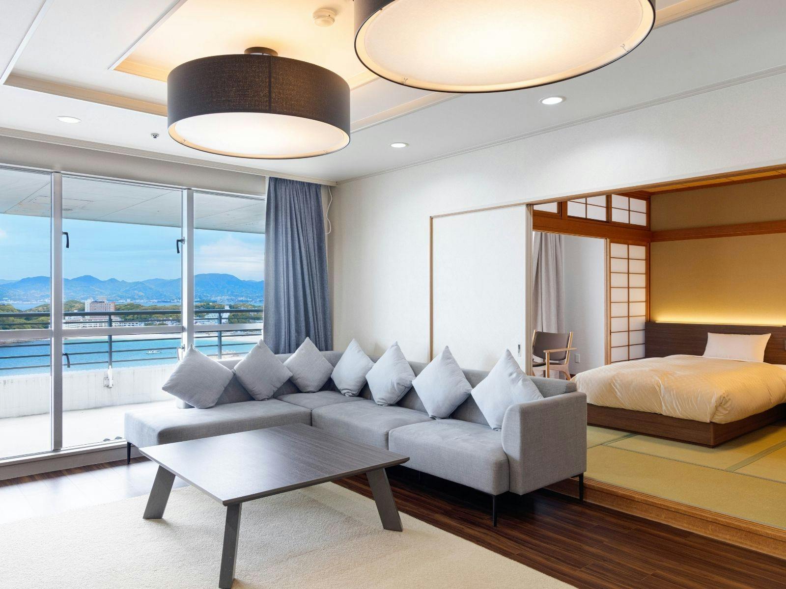 【ห้องพักพิเศษ】ห้องพักพร้อมห้องนั่งเล่นและเตียงสไตล์ญี่ปุ่น