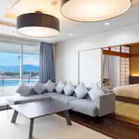 【ห้องพักพิเศษ】ห้องพักพร้อมห้องนั่งเล่นและเตียงสไตล์ญี่ปุ่น