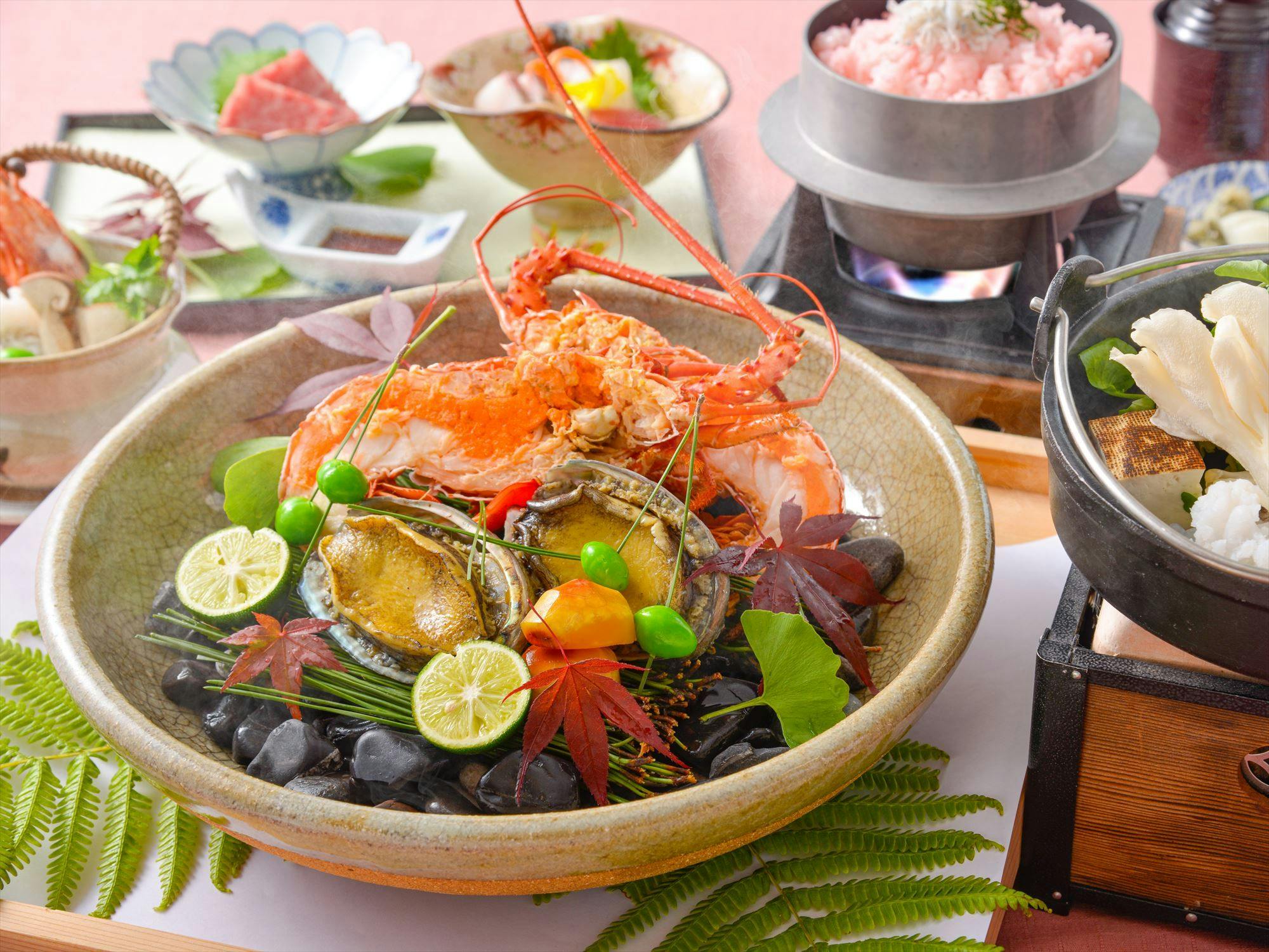 伊势龙虾与鲍鱼的宝乐蒸