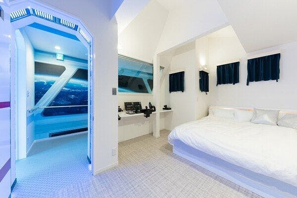 GUEST HOUSE DISCOVERY SHIP